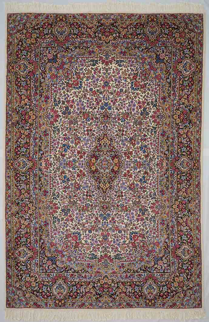 قالی کرمانی (راور)، 2.04 در 3.02 متر ،  70 جفت
